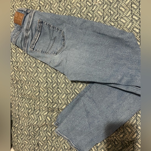 Women’s American Eagle mom jeans stretch 4 regular - Picture 3 of 6